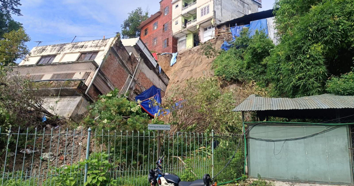 वर्षाका कारण बाँसबारीमा गेष्ट हाउस भासियो