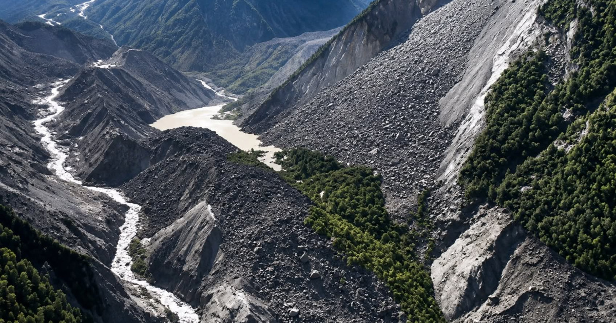 भोटेकोशीमा पुनः लेदोसहित पानीको बहाव बढ्यो, उच्च सतर्कता अपनाउन आग्रह